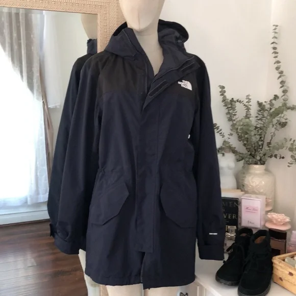 The North Face Windbreaker Jacket 🧥 - Picture 6 of 11